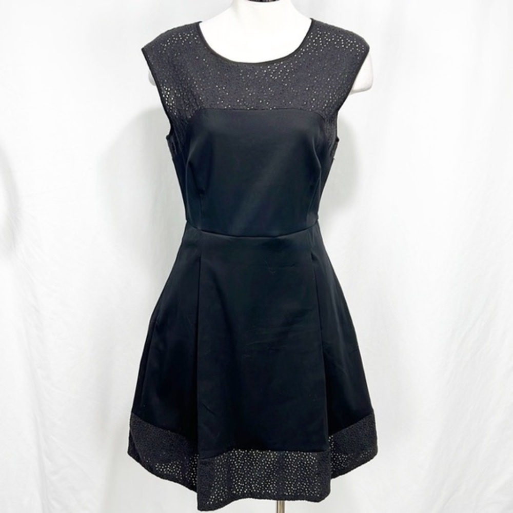 HATLEY Fit and Flare Dress with Eyelet Lace Trim at Neckline and Hem size 4